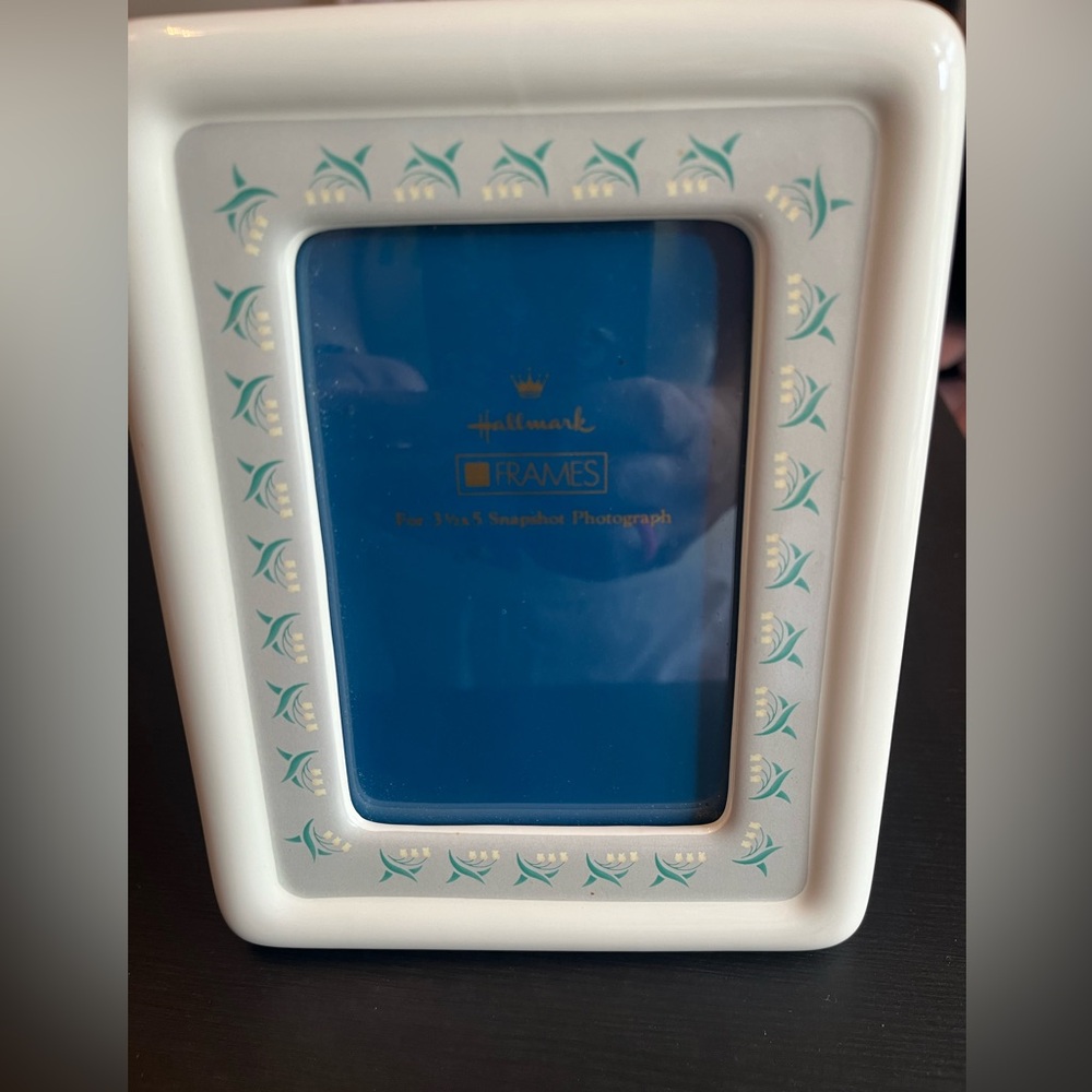 Hallmark Ceramic Lily Picture Snapshot Photo Frame - 3.5”x 5” in box